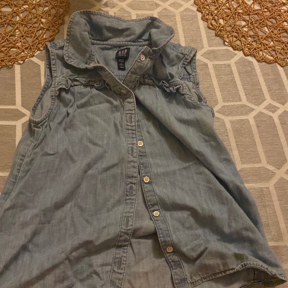 Gap button up